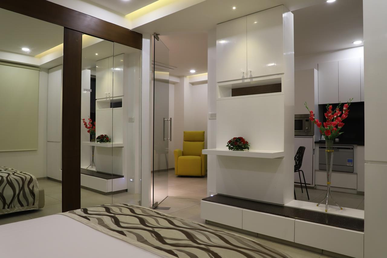 Ebony Residency Hotel Ahmedabad Buitenkant foto