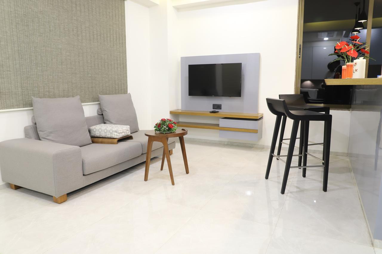 Ebony Residency Hotel Ahmedabad Buitenkant foto