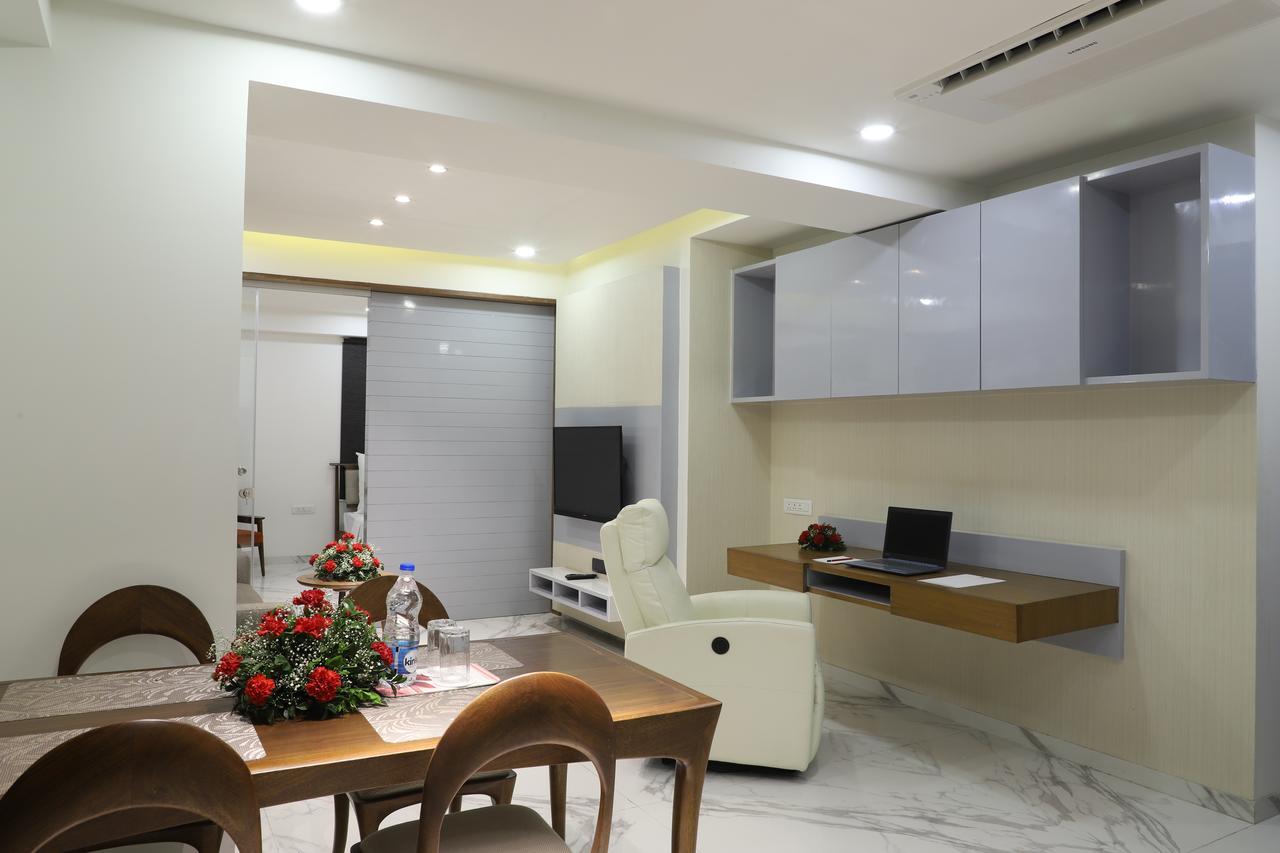 Ebony Residency Hotel Ahmedabad Buitenkant foto