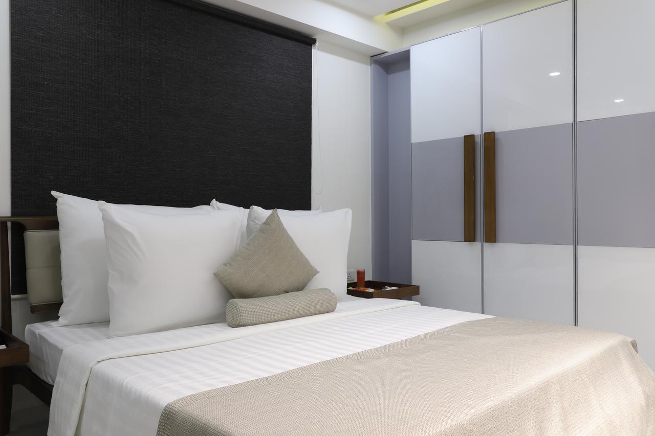 Ebony Residency Hotel Ahmedabad Buitenkant foto