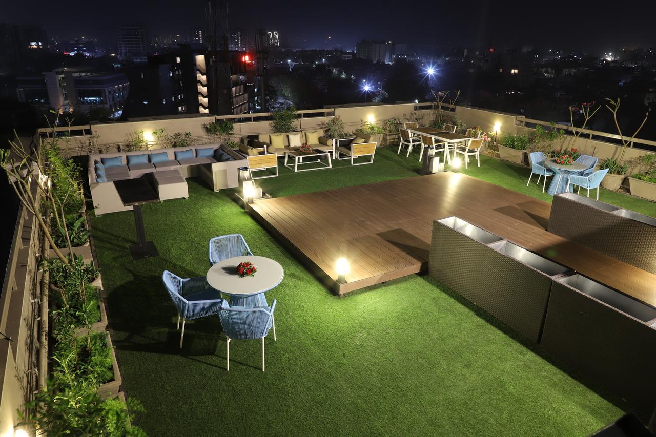 Ebony Residency Hotel Ahmedabad Buitenkant foto