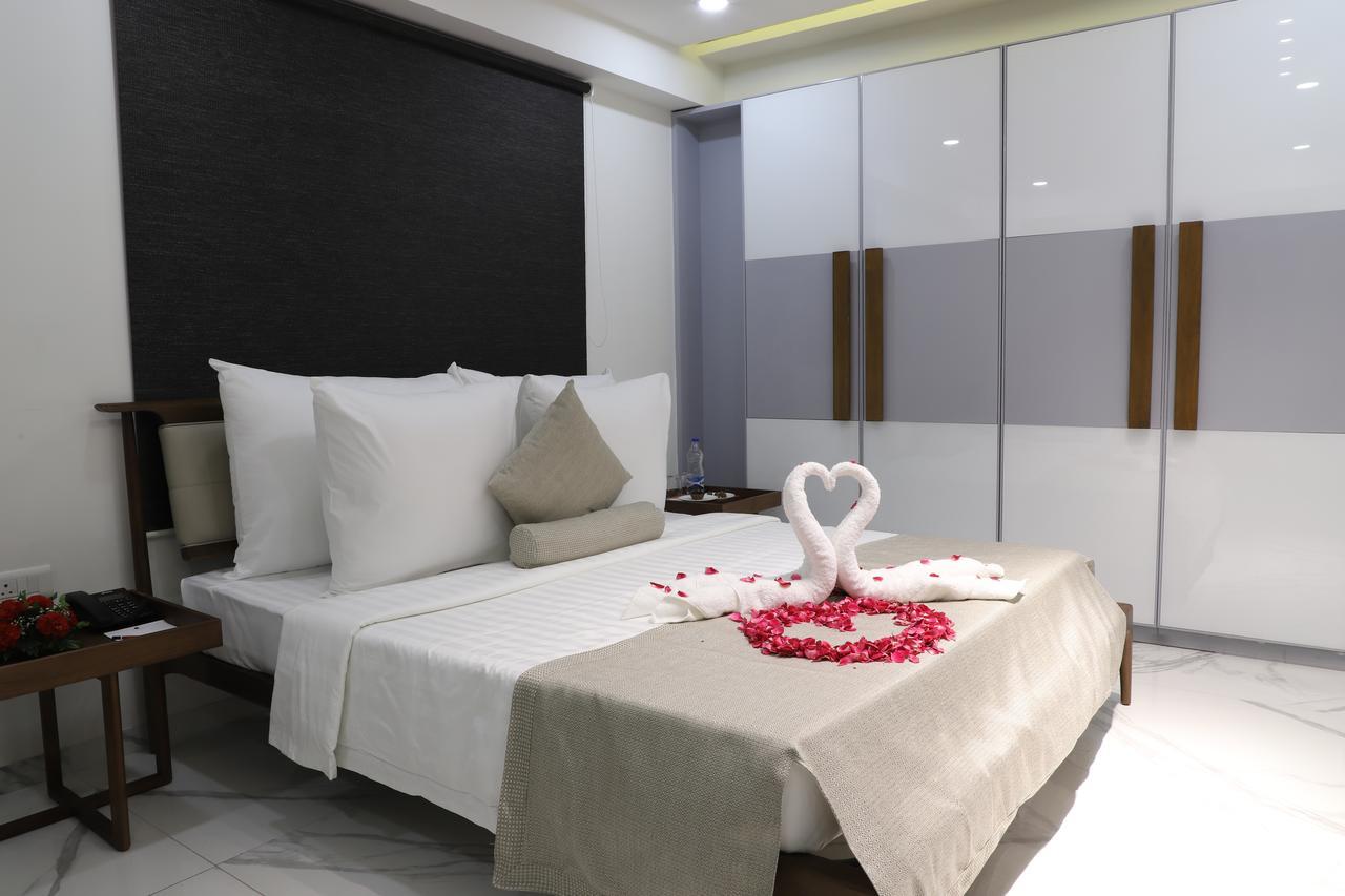 Ebony Residency Hotel Ahmedabad Buitenkant foto