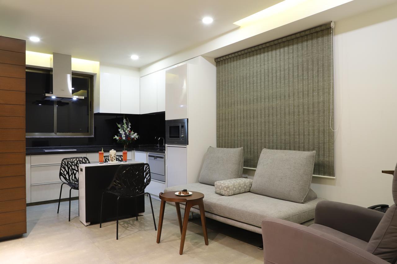 Ebony Residency Hotel Ahmedabad Buitenkant foto