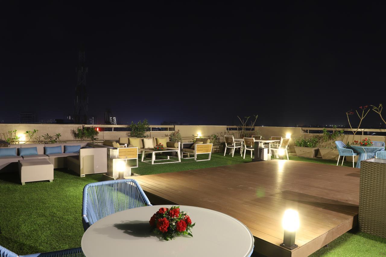 Ebony Residency Hotel Ahmedabad Buitenkant foto