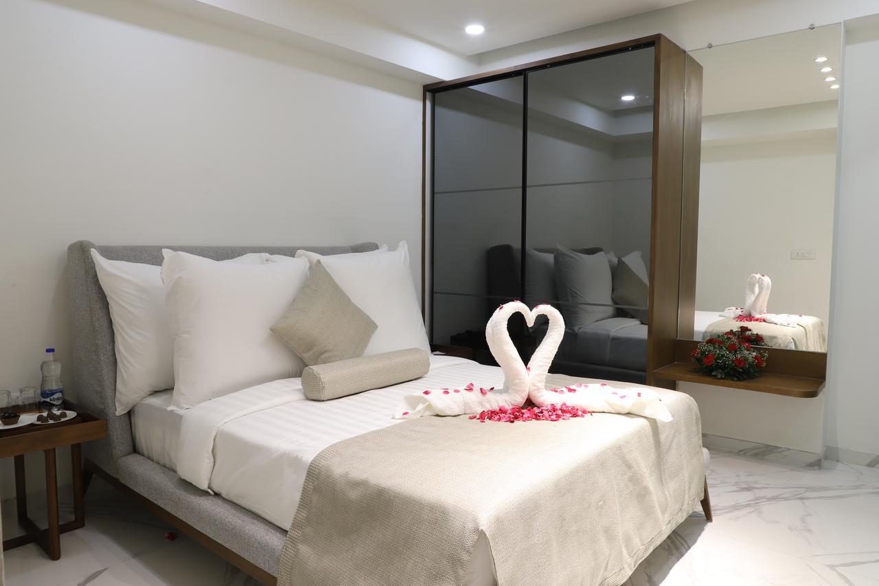 Ebony Residency Hotel Ahmedabad Buitenkant foto