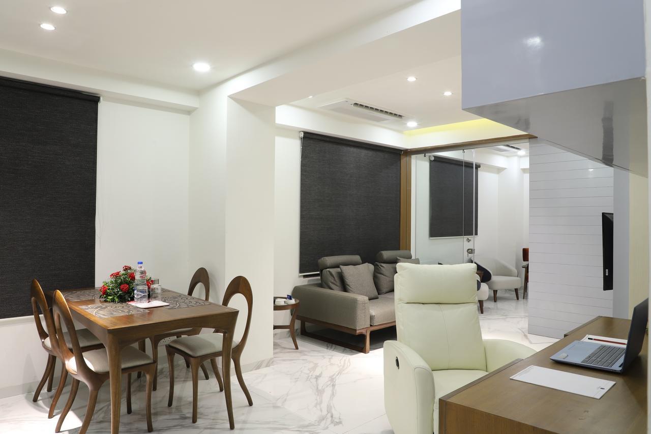 Ebony Residency Hotel Ahmedabad Buitenkant foto