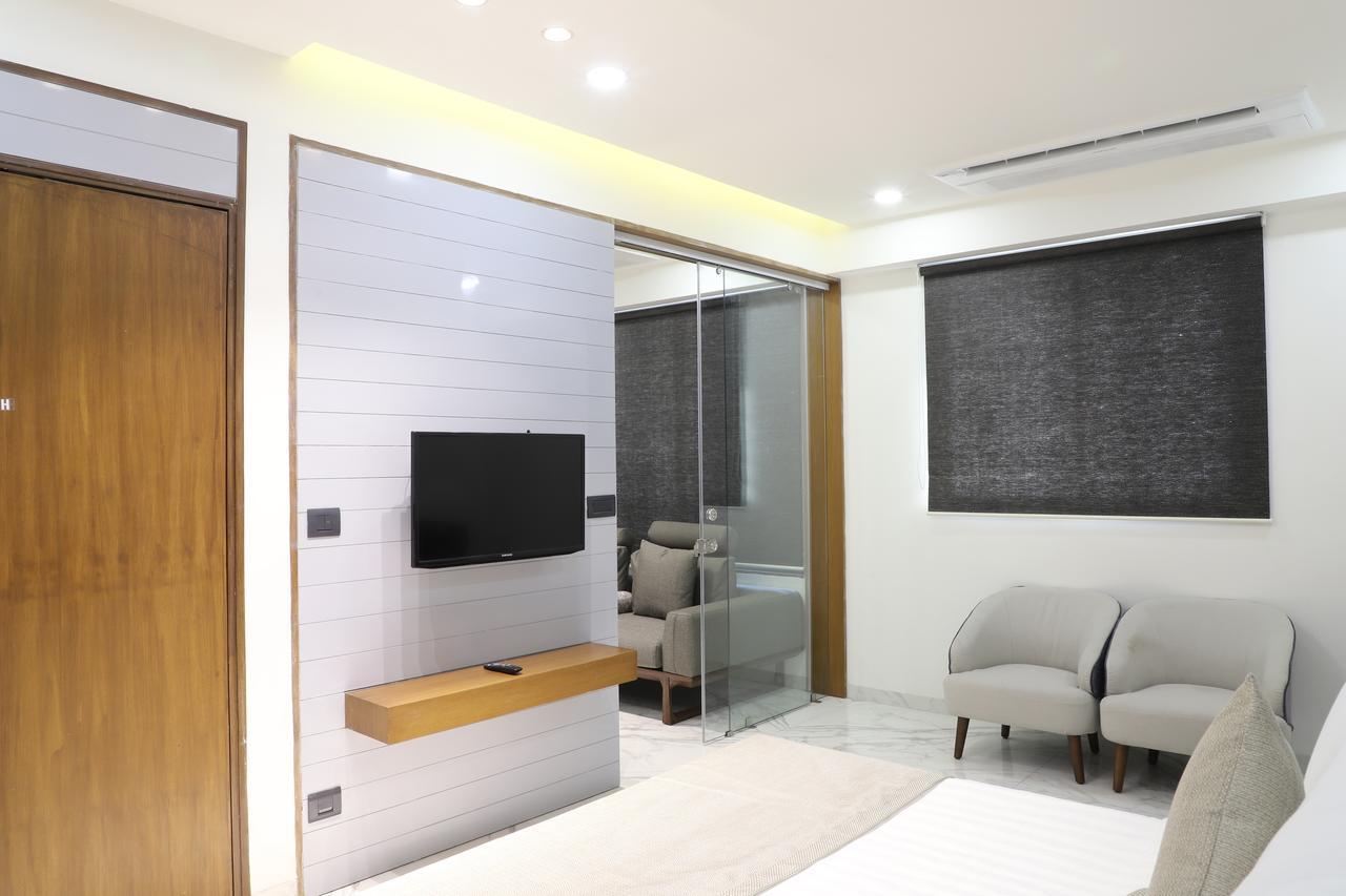 Ebony Residency Hotel Ahmedabad Buitenkant foto