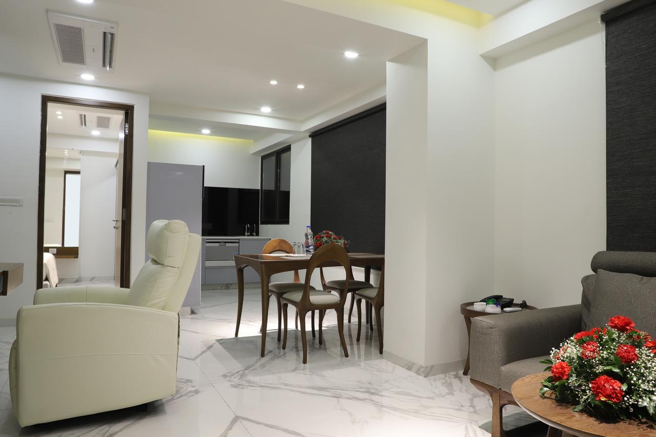 Ebony Residency Hotel Ahmedabad Buitenkant foto