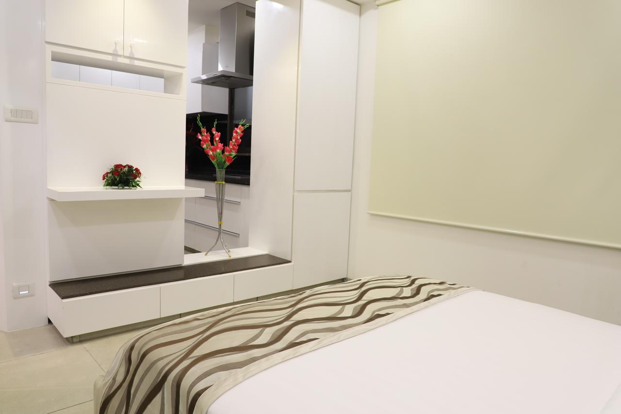 Ebony Residency Hotel Ahmedabad Buitenkant foto