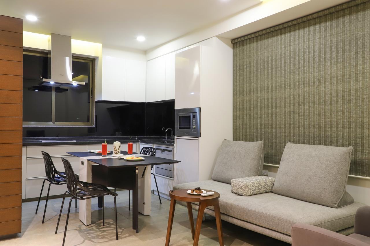 Ebony Residency Hotel Ahmedabad Buitenkant foto