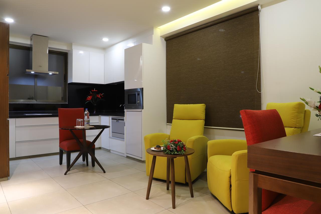 Ebony Residency Hotel Ahmedabad Buitenkant foto