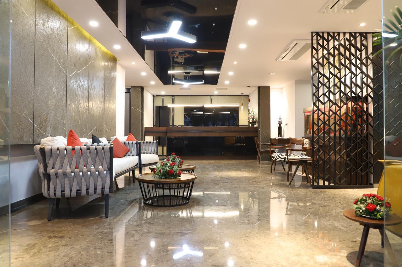 Ebony Residency Hotel Ahmedabad Buitenkant foto