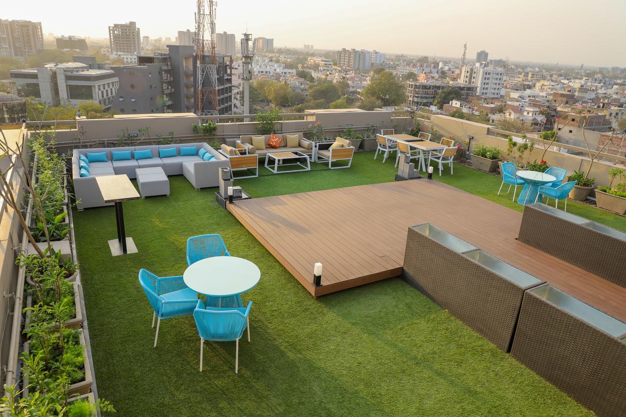 Ebony Residency Hotel Ahmedabad Buitenkant foto
