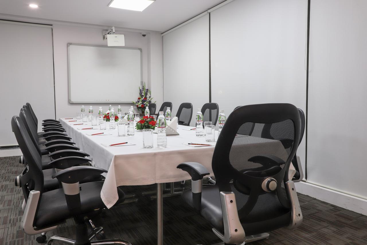 Ebony Residency Hotel Ahmedabad Buitenkant foto